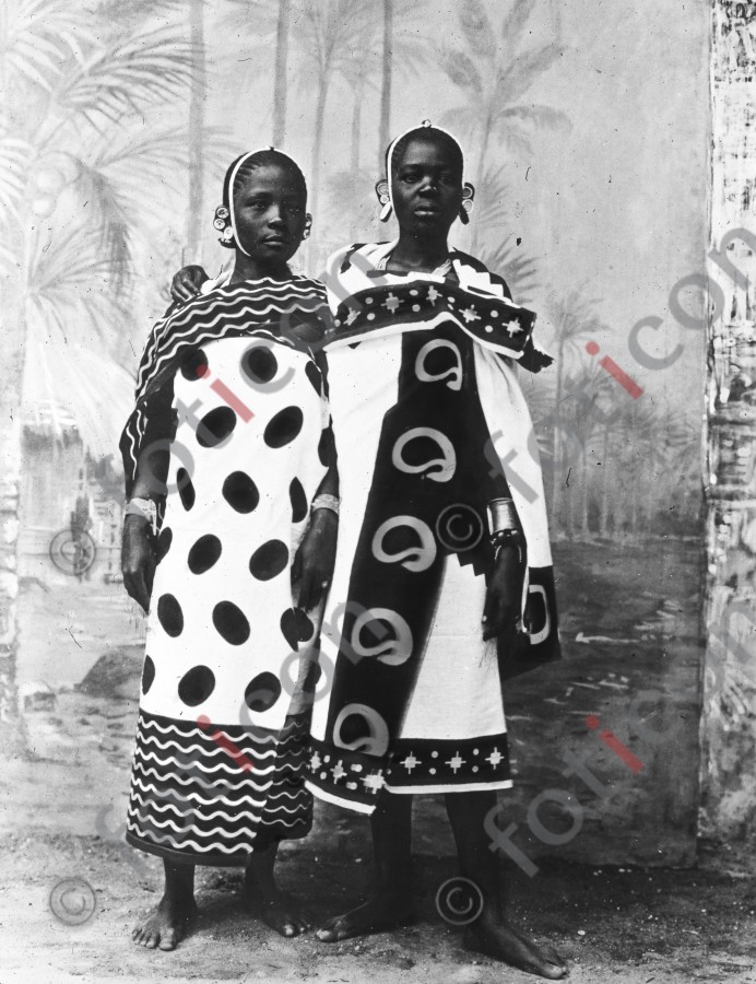 Swaheli-Mädchen | Swahili girls  - Foto foticon-simon-192-003-sw.jpg | foticon.de - Bilddatenbank für Motive aus Geschichte und Kultur